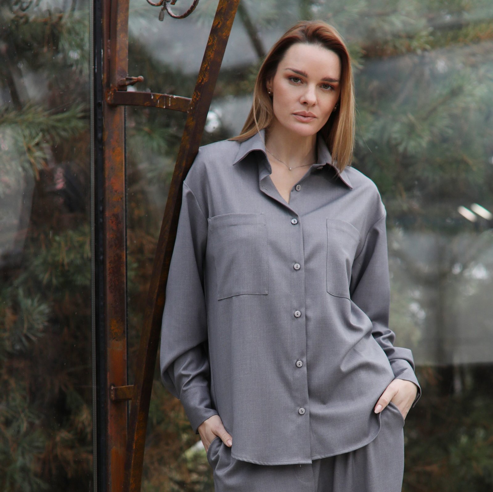 Pilki viskozės marškiniai