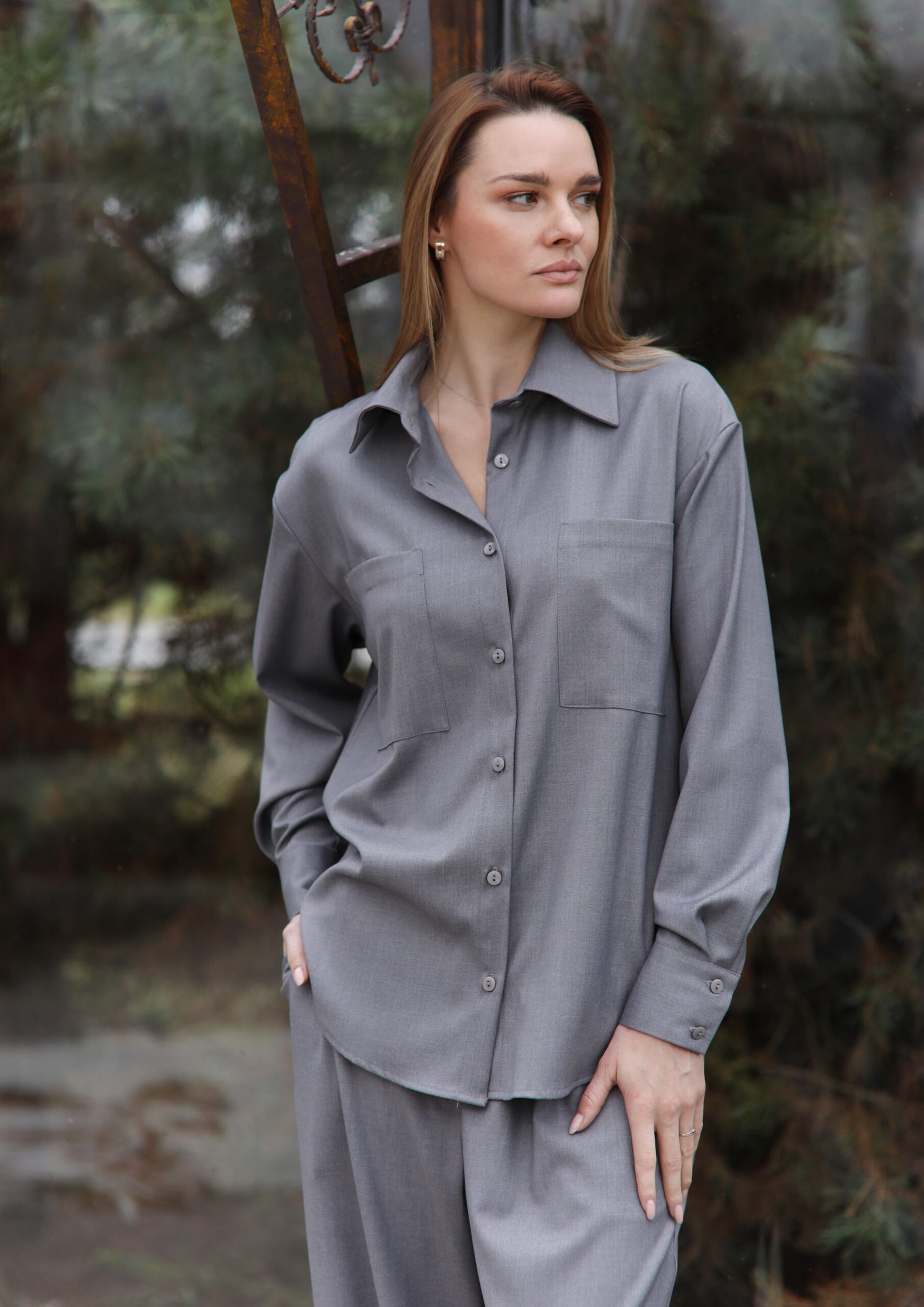 Pilki viskozės marškiniai - Image 5