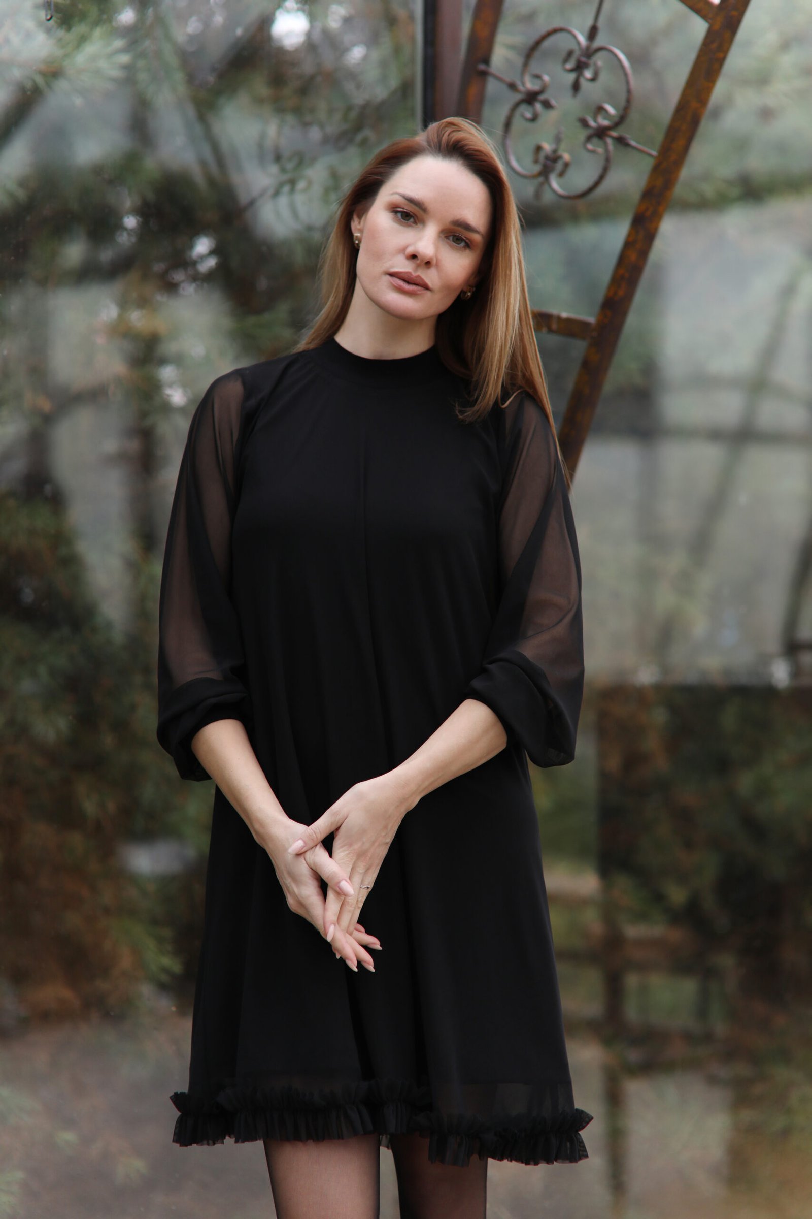 Juoda išskirtinė dviejų dalių suknelė